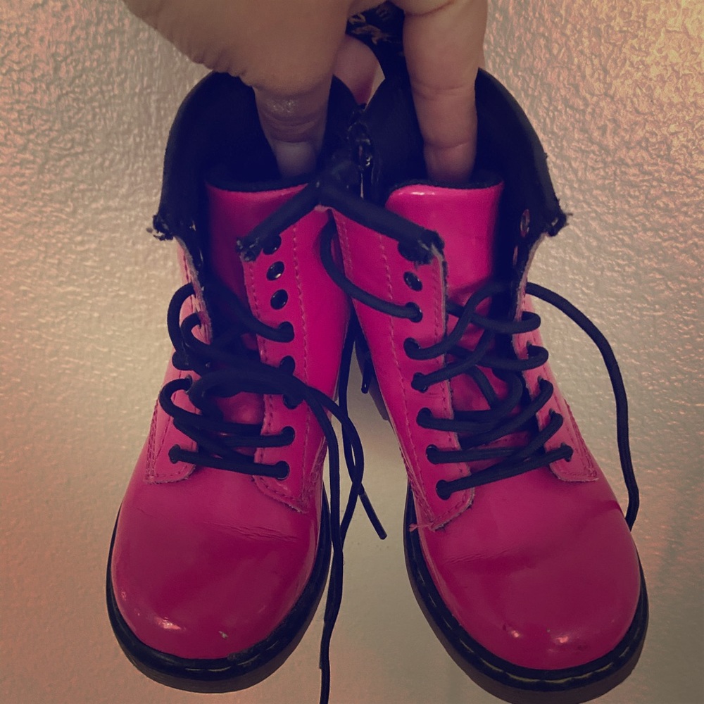 Toddler pink dr martens blooklee